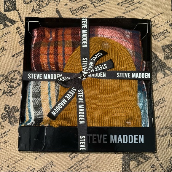 Steve Madden NWB! Mustard Yellow Hat Plaid Multicolor Scarf Box Gift Set - Picture 1 of 11